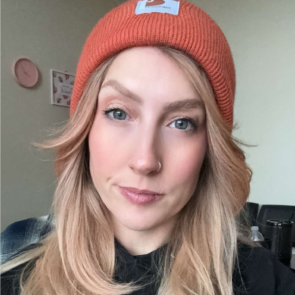 Meet your Posher, Mandolyn - Picture 2 of 2